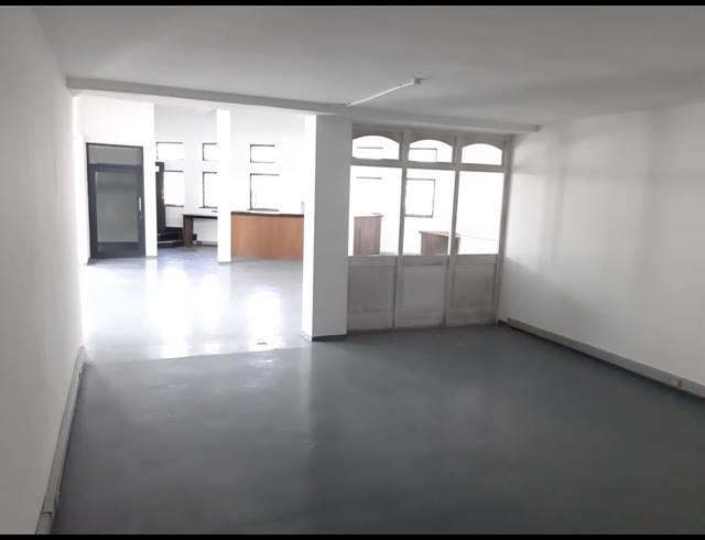 180M² BUSINESS TO LET IN WOODSTOCK